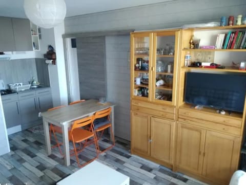 Appartement T2 avec parking à Courseulles-sur-Mer - FR-1-746-10 Apartment in Courseulles-sur-Mer