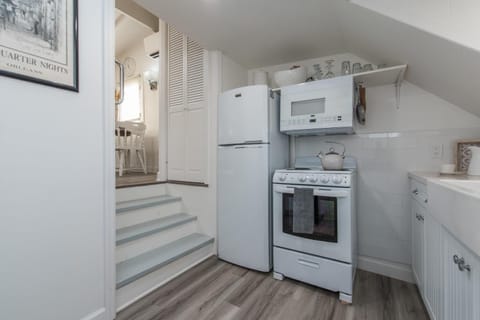 Kitchen or kitchenette, dishwasher, minibar, pet friendly, stove, toaster