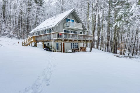 Cozy Vermont Escape with Deck, Near Skiing! Haus in West Townshend