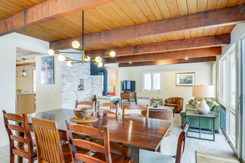 Cozy Vermont Escape with Deck, Near Skiing! Haus in West Townshend