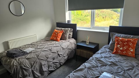 3BR Apartment sleeps 6 with sofa bed Apartment in Huddersfield