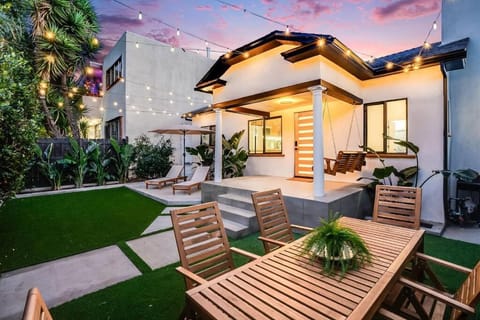 Private Gated 3 BD - 3 BR Modern Home Casa in West Hollywood