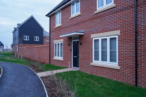 Property building, Day, Neighbourhood, Street view