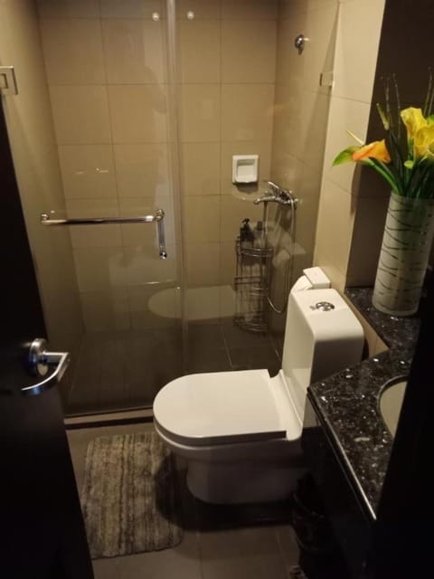 Single Bedroom with private toilet and bath Vacation rental in Makati