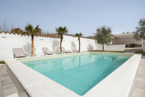 Pool view, Swimming pool, sunbed