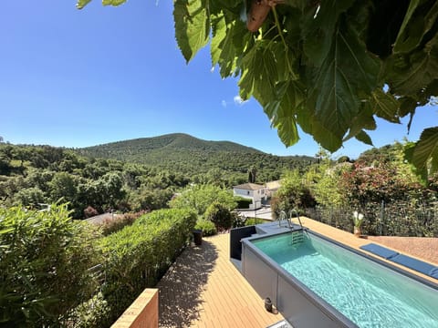 VILLA MARILOU climatisée pour 6 personnes avec piscine sur le Domaine de Valcros à la Londes-Les-Maures Villa in La Londe-les-Maures