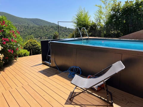 VILLA MARILOU climatisée pour 6 personnes avec piscine sur le Domaine de Valcros à la Londes-Les-Maures Chalet in La Londe-les-Maures