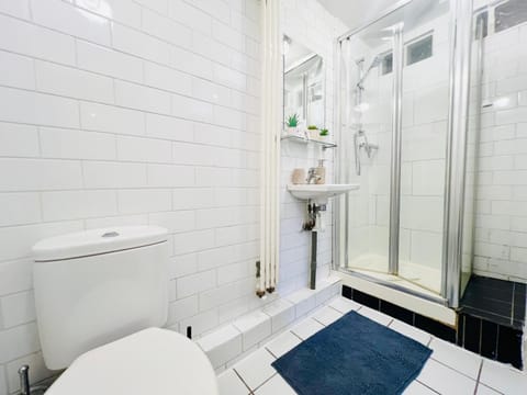 2 Bed Garden Flat- Highgate Apartment in London Borough of Islington