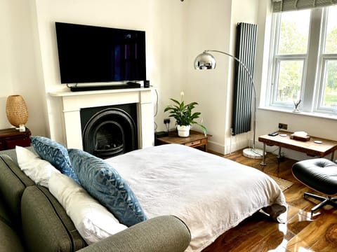 Luxury apartment with 2-Beds Condo in Beckenham