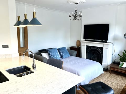 Luxury apartment with 2-Beds Condo in Beckenham