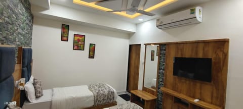 Photo of the whole room, Evening entertainment, Bedroom