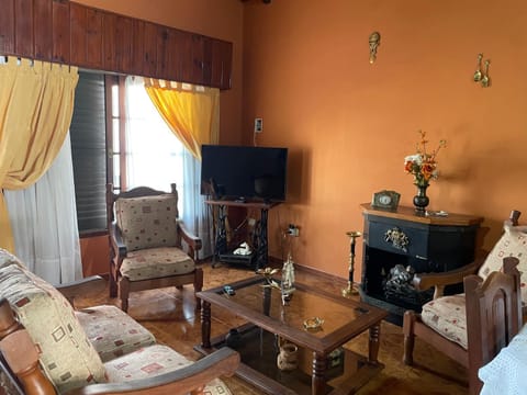 Communal lounge/ TV room, TV and multimedia, Living room, Seating area, Evening entertainment