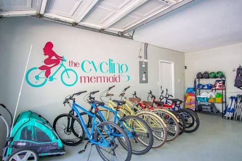 The Cycling Mermaid Palm Harbor, Florida - Bonus Travel Itinerary! Maison in Crystal Beach