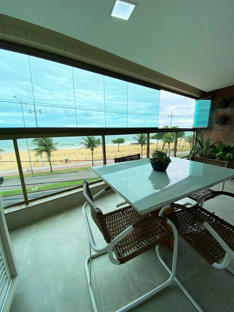 Apartamento De frente ao mar, linda varanda com churrasqueira Appartamento in Vila Velha