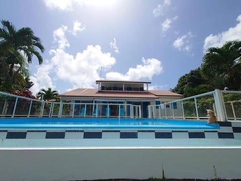 L'oiseau du paradis villa calme, centrale, piscine Casa in Martinique