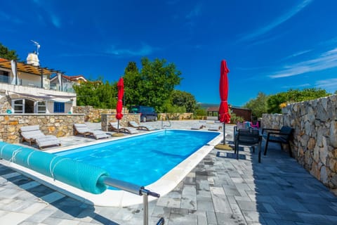 Day, Seating area, Pool view, Swimming pool, sunbed