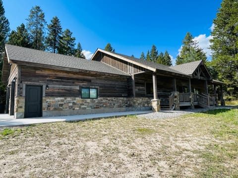 Bootjack Getaway - Beautiful new construction - wifi - covered deck - BBQ - Close to Yellowstone! House in Island Park