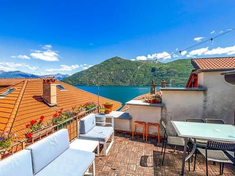 Balcony/Terrace, Lake view, Mountain view