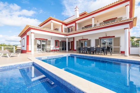 Property building, Day, Pool view, Swimming pool, sunbed