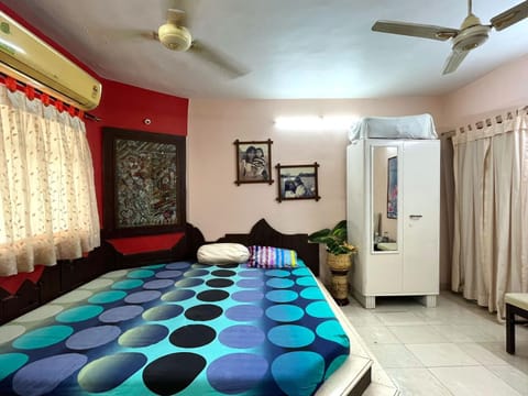 Cozy Private Room near Mulund Railway station Vacation rental in Thane