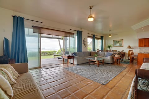 Waianae Beach House with Direct Coast Access and Views House in Makaha