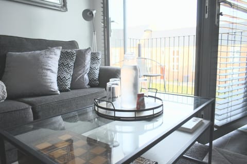 Luxury 2 Bedroom Northampton Townhouse with Balcony Apartment in Northampton