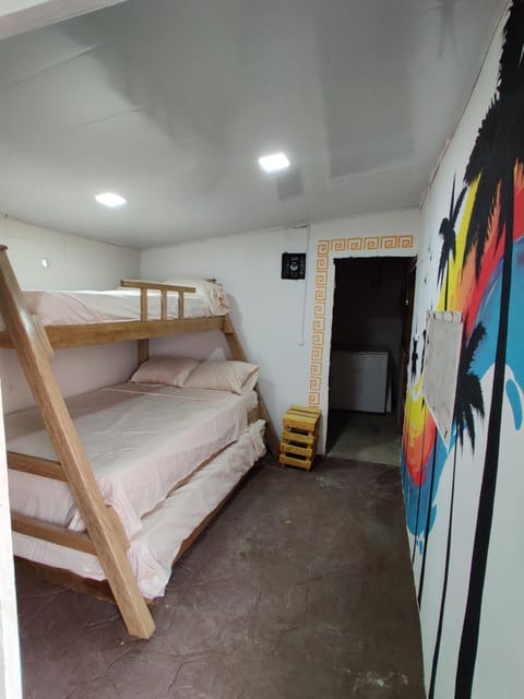 Bedroom, bunk bed