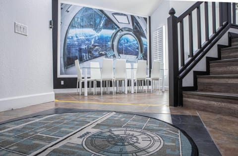 The Star Wars Home - Heated pool- 6 Bedroom - Pet friendly House in Paradise