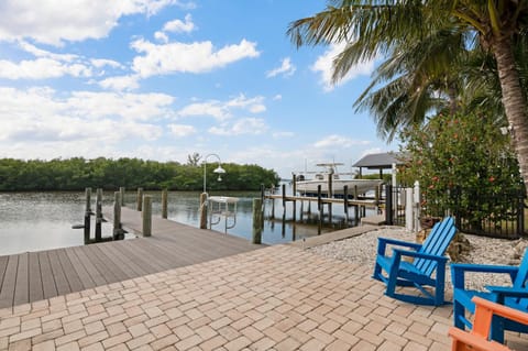 Bayview Drive! 1 bedroom unit with boat slip access and deck! Villa in Cortez