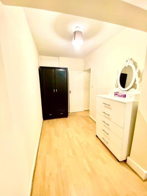 Spacious Ground Floor Two Bedroom house on in Ealing London Apartment in London Borough of Ealing