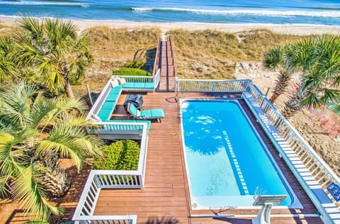 Perma Grin Ocean front, private pool and hot tub House in Kure Beach