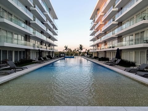 Lake view, Swimming pool