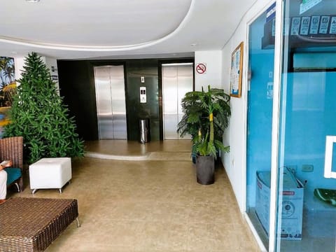 Lobby or reception, elevator