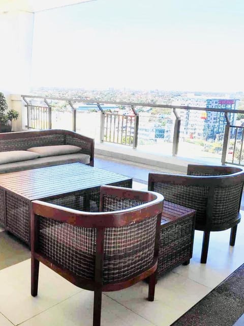 Modern style 2BR Condo Good for 6 Packs Near NAIA Eigentumswohnung in Las Pinas