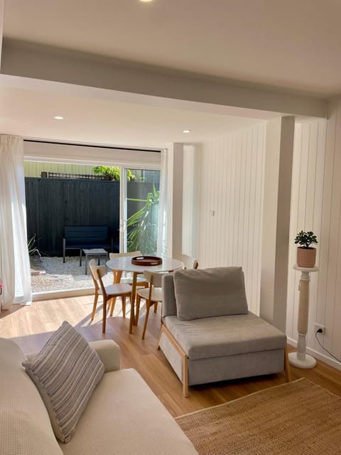 The Art Gallery Boreen Point Apartment in Noosa Shire