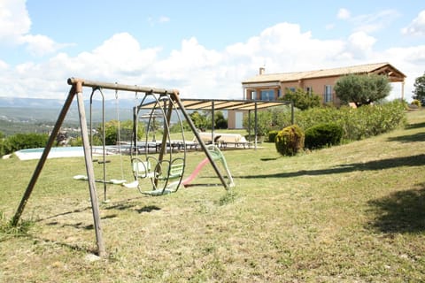 Grande villa 230 m2 avec piscine et vue mer panoramique à proximité des Plages et du Circuit Paul Ricard Villa in La Cadière-d'Azur