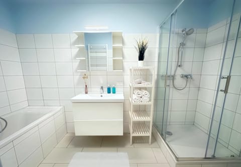 Shower, Bathroom, Bath, towels