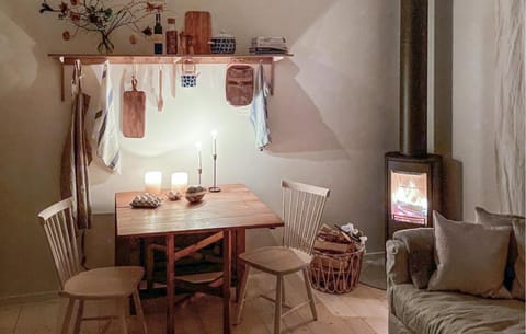 2 Bedroom Cozy Home In Grt House in Gothenburg