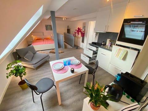 Kitchen or kitchenette, Living room, Dining area, hair dresser