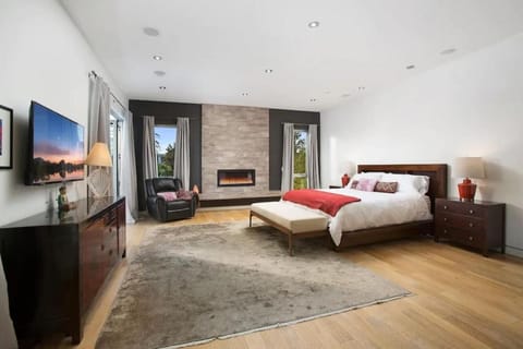 Modern Luxury in Stunning Villa in the Heart of LA House in Beverly Hills
