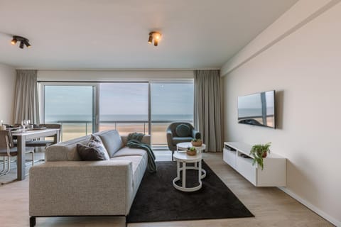 Communal lounge/ TV room, Photo of the whole room, Seating area, Sea view