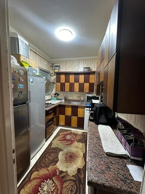 Kitchen or kitchenette, minibar