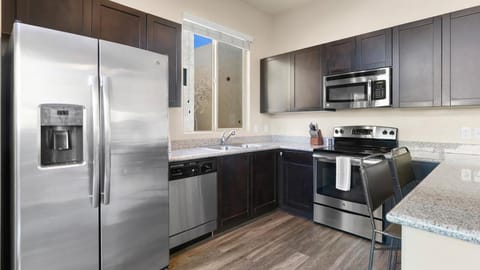 Landing Modern Apartment with Amazing Amenities (ID8267X35) Condo in Catalina Foothills