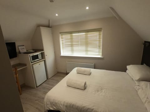 Debden Guest House Bed and Breakfast in Uxbridge