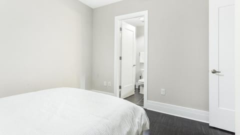 Landing Modern Apartment with Amazing Amenities (ID1239X428) Apartment in Richmond