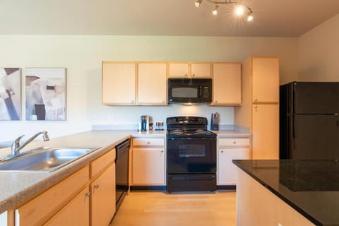 Landing Modern Apartment with Amazing Amenities (ID4429X43) Condo in Fort Collins