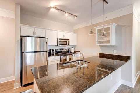 Landing Modern Apartment with Amazing Amenities (ID4454X95) Copropriété in Grandview Heights