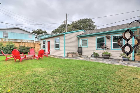 Galveston Group Getaway with Private Yard and Fire Pit House in Galveston Island