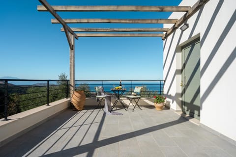 Patio, Day, Natural landscape, View (from property/room), Balcony/Terrace, Dining area, Sea view