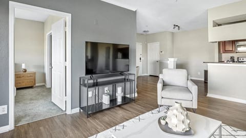 Landing Modern Apartment with Amazing Amenities (ID1189X976) Condominio in Sanford